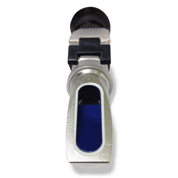 Refractometer Brix and Specific Gravity Readings with Automatic Temperature Correction